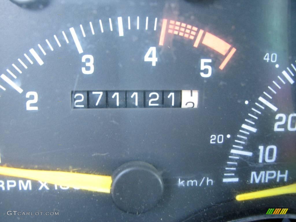 1994 Suburban C2500 - White / Denim Blue photo #22