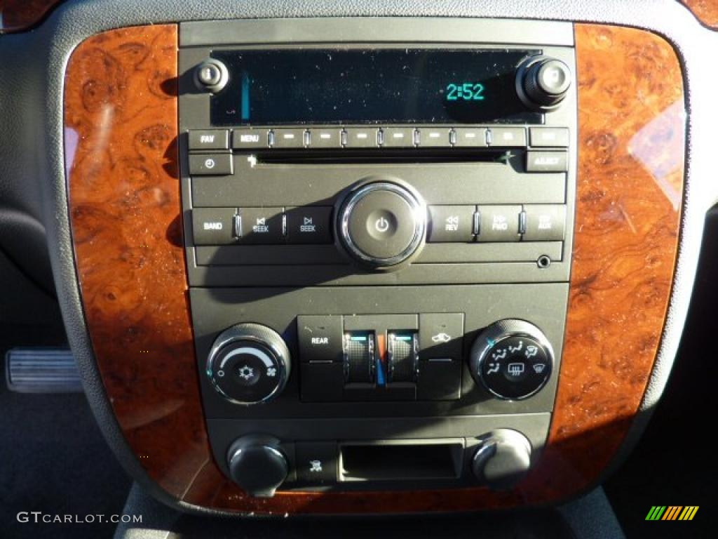 2011 Chevrolet Suburban LT 4x4 Controls Photo #42356589