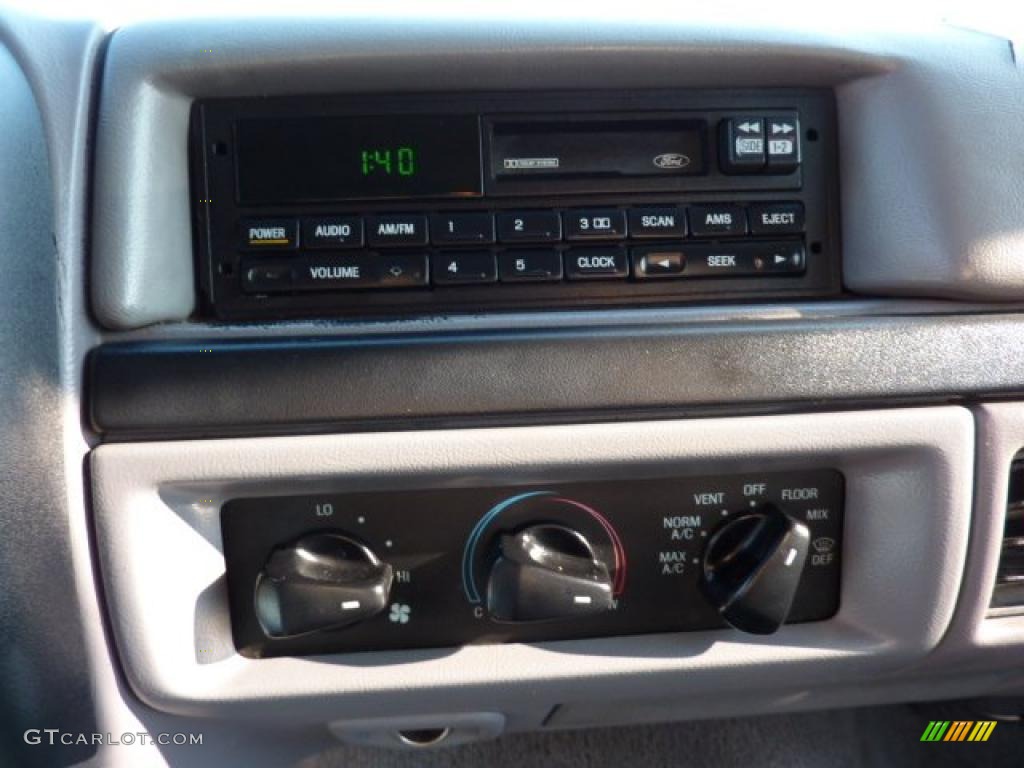 1996 Ford F150 XLT Extended Cab Controls Photo #42359789