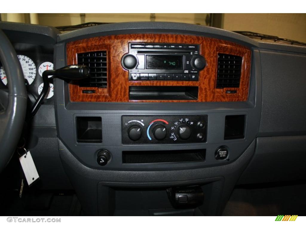2006 Dodge Ram 2500 SLT Quad Cab 4x4 Controls Photo #42363774