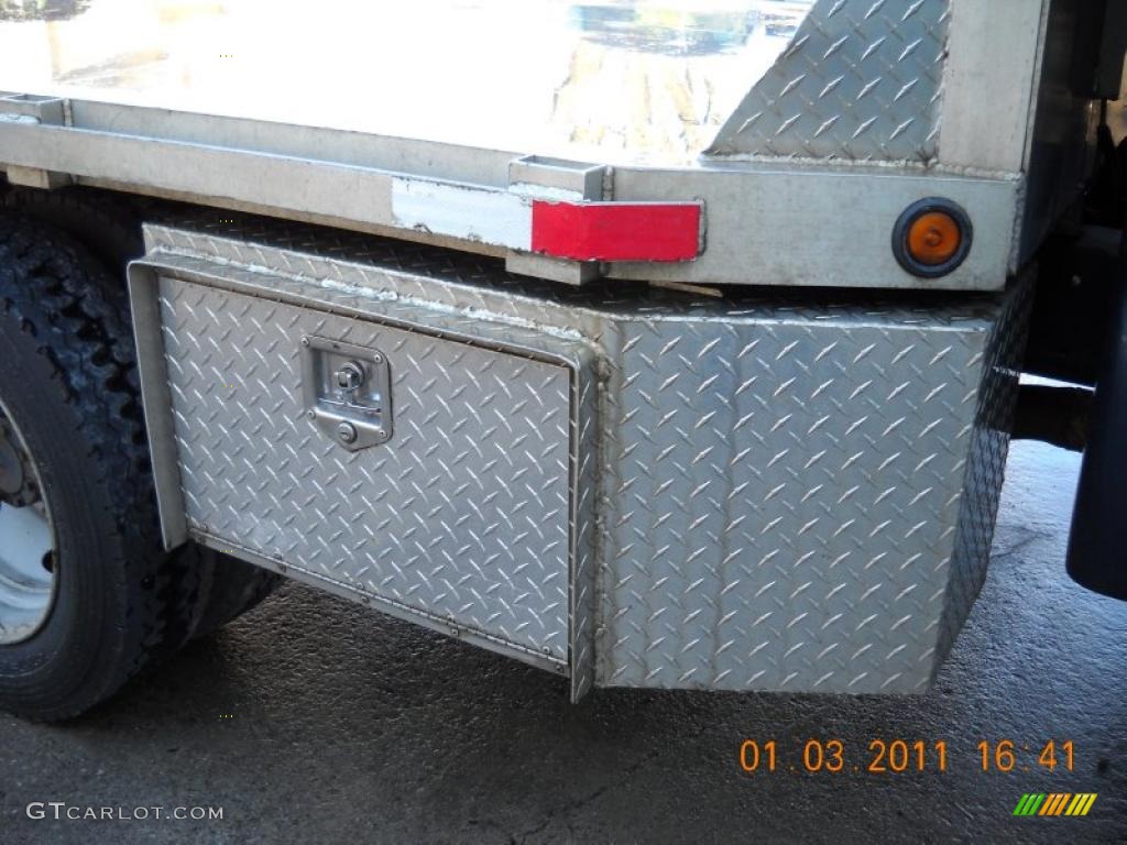 2005 F550 Super Duty XL Regular Cab Chassis - Medium Wedgewood Blue Metallic / Medium Flint photo #14