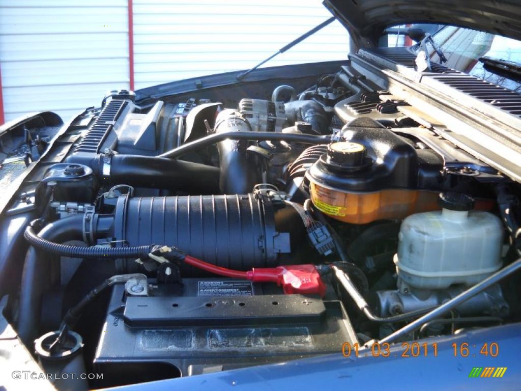 2005 Ford F550 Super Duty XL Regular Cab Chassis Engine Photos