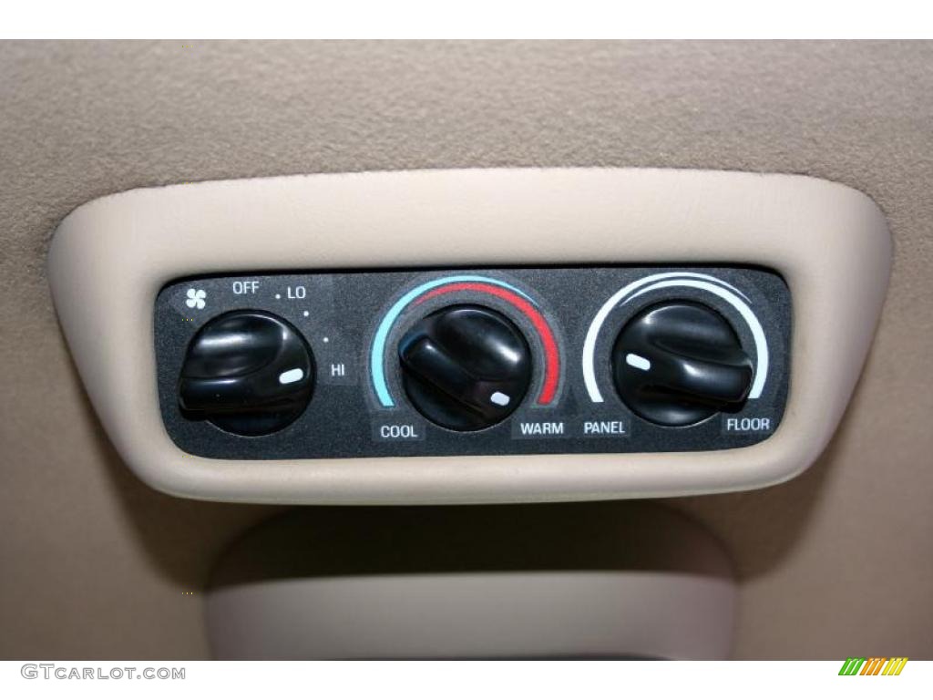 2000 Ford Excursion Limited 4x4 Controls Photo #42367605