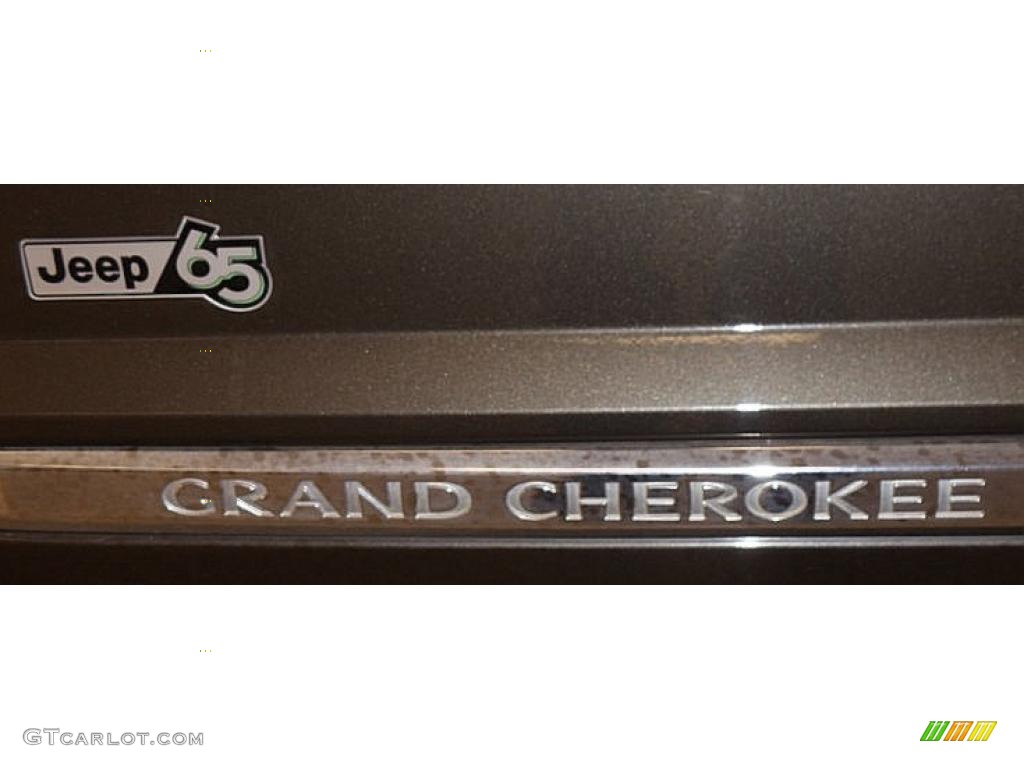 2006 Grand Cherokee Laredo - Dark Khaki Pearl / Khaki photo #4