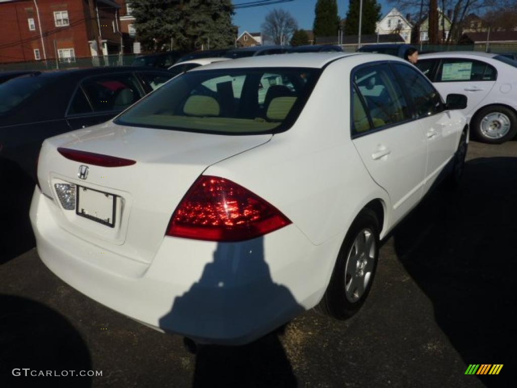 2007 Accord LX Sedan - Taffeta White / Ivory photo #4