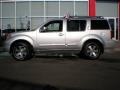 2009 Silver Lightning Nissan Pathfinder SE 4x4  photo #4