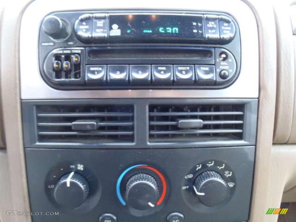 2001 Jeep Grand Cherokee Laredo 4x4 Controls Photo #42381689