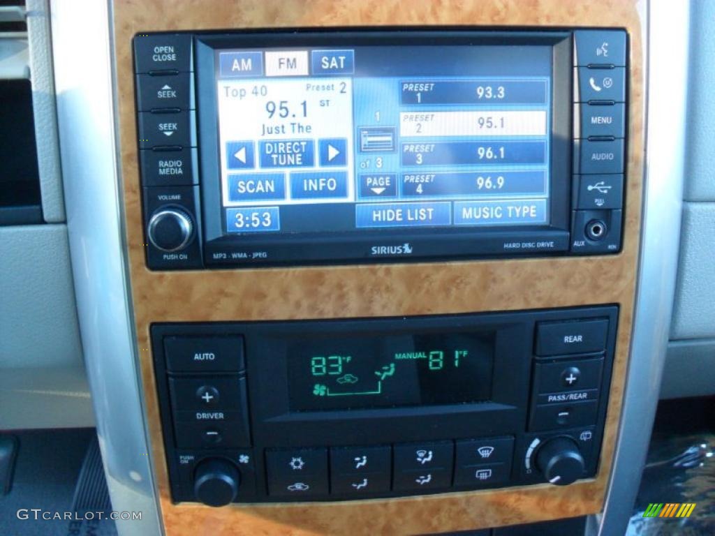2008 Chrysler Aspen Limited Controls Photo #42382627