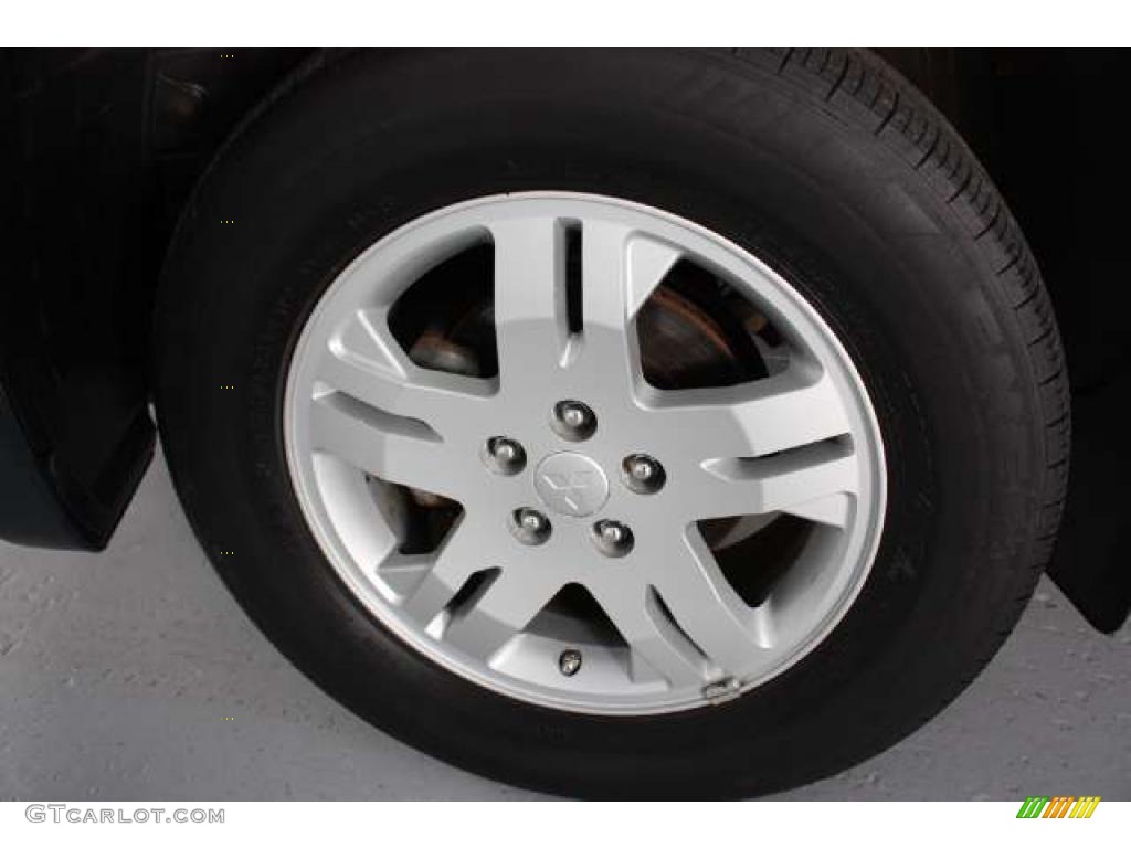 2005 Mitsubishi Endeavor LS AWD Wheel Photo #42383339