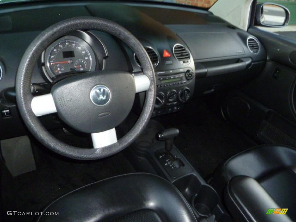 2006 Volkswagen New Beetle 2.5 Coupe Black Dashboard Photo #42383959