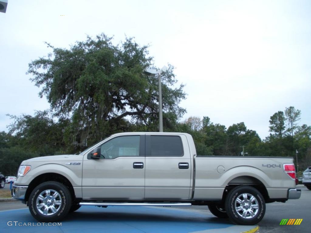 2010 F150 XLT SuperCrew 4x4 - Pueblo Gold Metallic / Tan photo #2