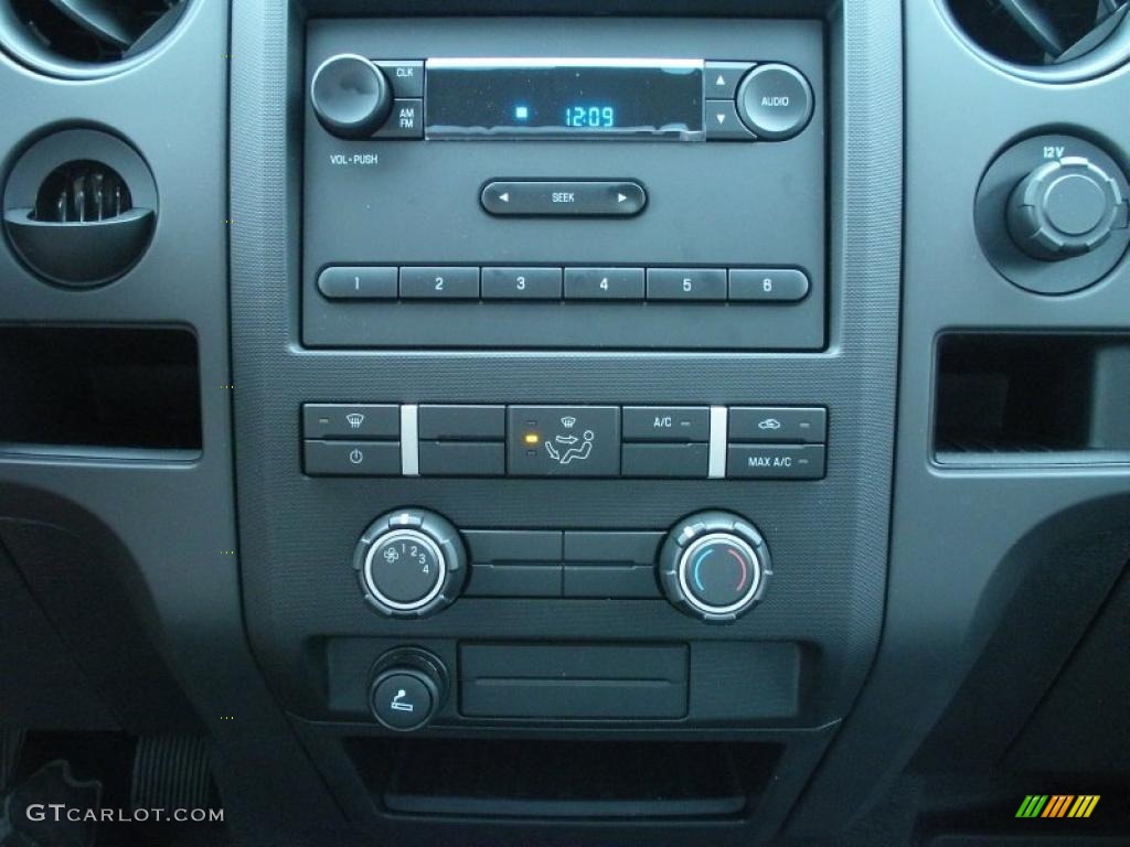 2011 Ford F150 XL Regular Cab Controls Photo #42387027