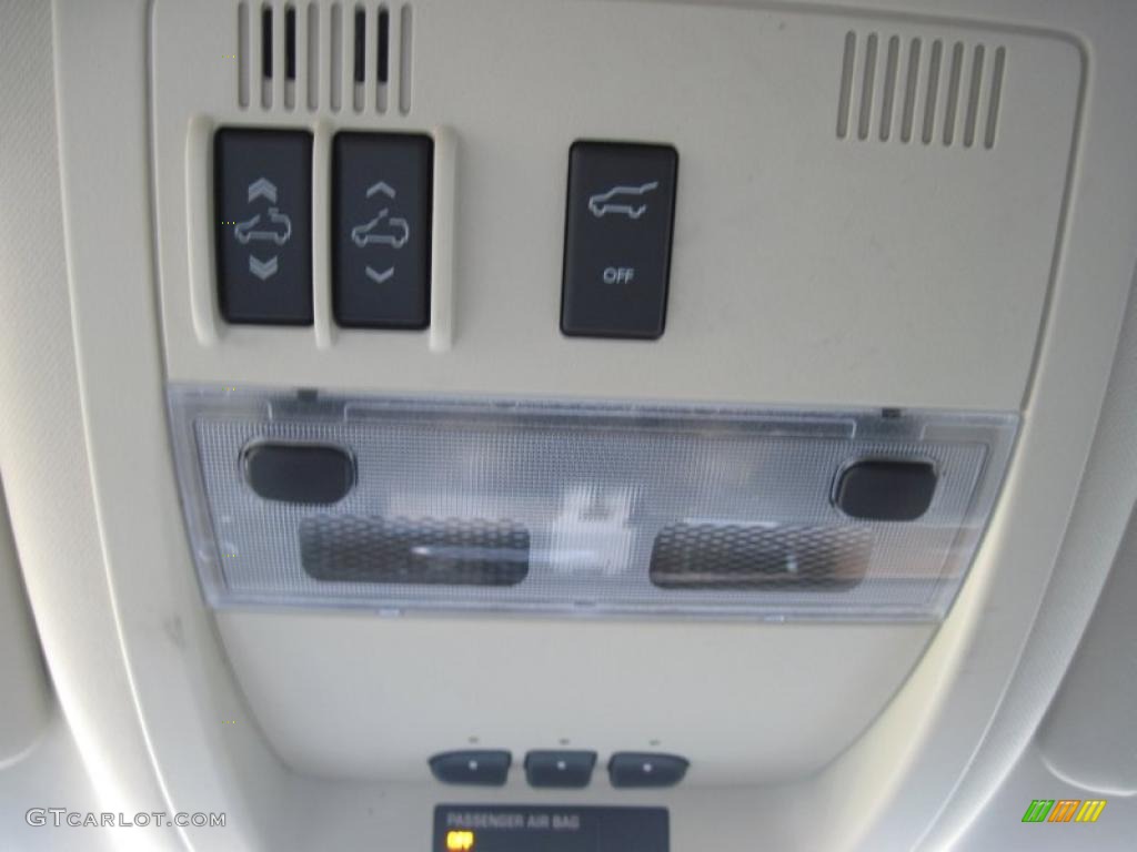 2011 Cadillac Escalade ESV Platinum AWD Controls Photo #42388999