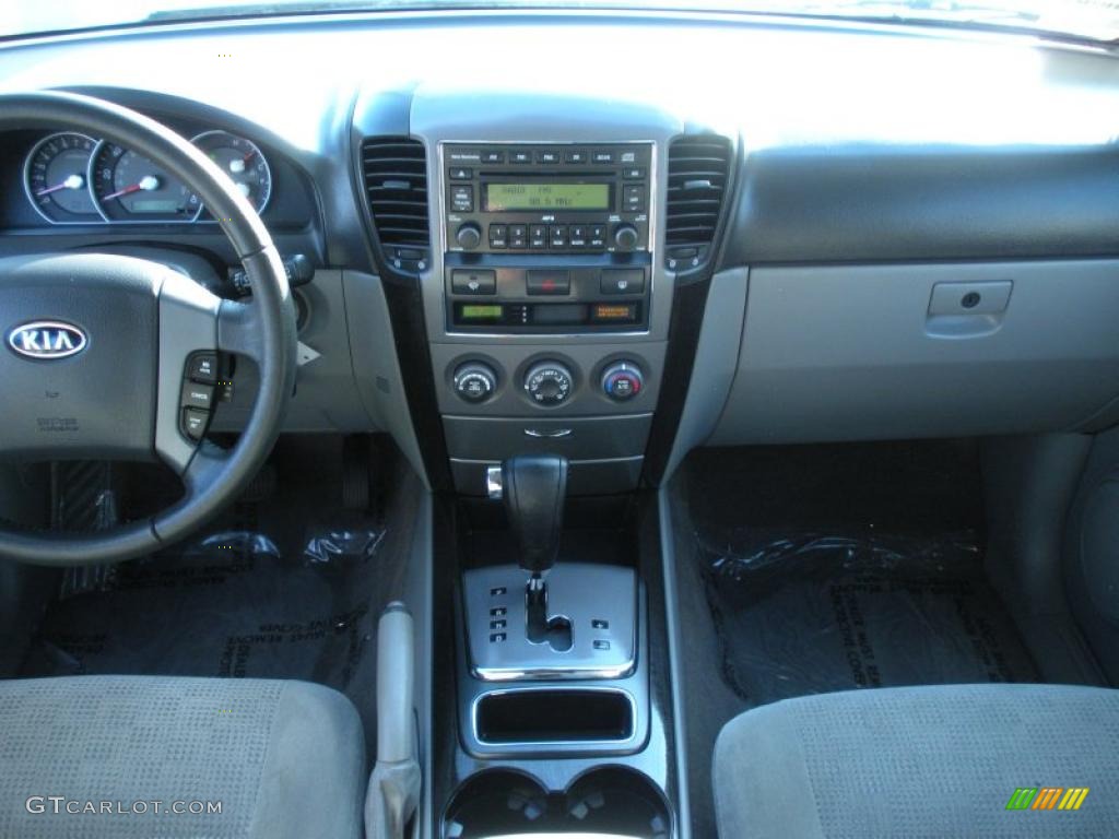 2008 Kia Sorento EX Gray Dashboard Photo #42389063