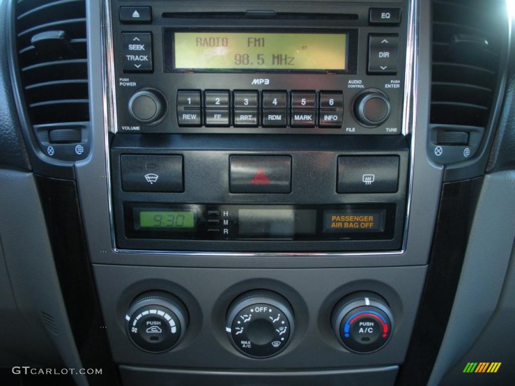 2008 Kia Sorento EX Controls Photo #42389131