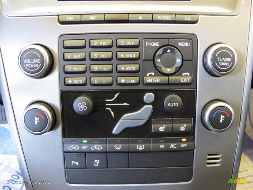 2011 Volvo XC60 T6 AWD Controls Photo #42392095