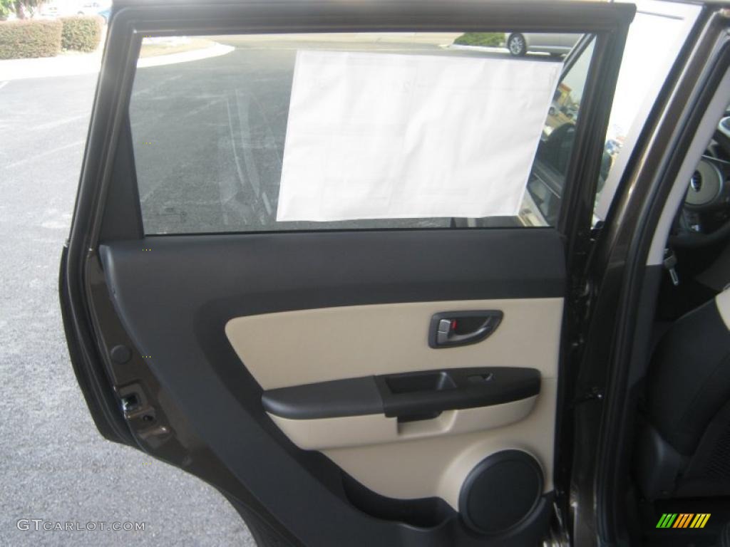 2011 Kia Soul ! Sand/Black Premium Leather Door Panel Photo #42392691