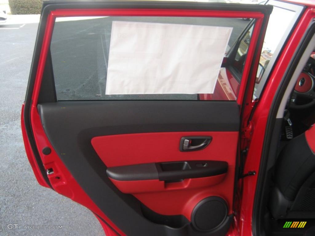 2011 Kia Soul Sport Red/Black Sport Leather Door Panel Photo #42393099