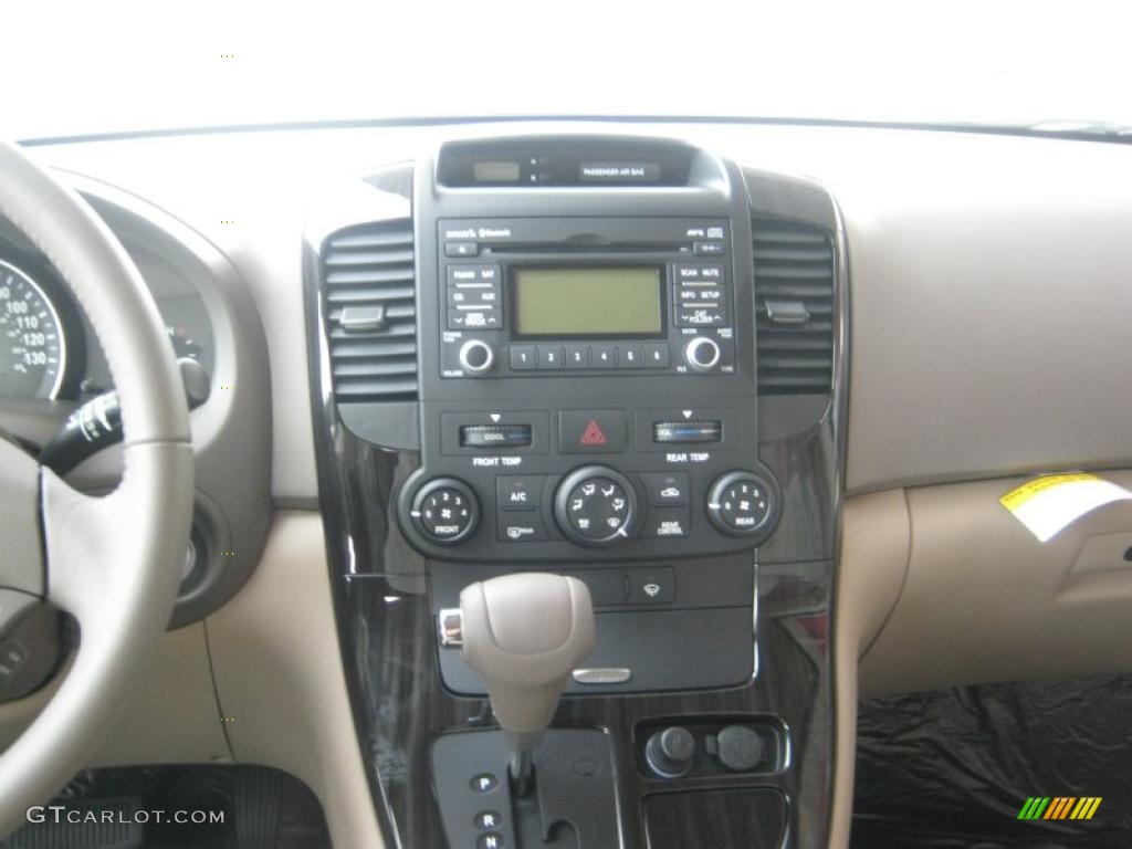 2011 Kia Sedona EX Controls Photo #42393375