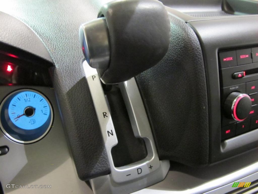 2009 Volkswagen Routan SEL Transmission Photos