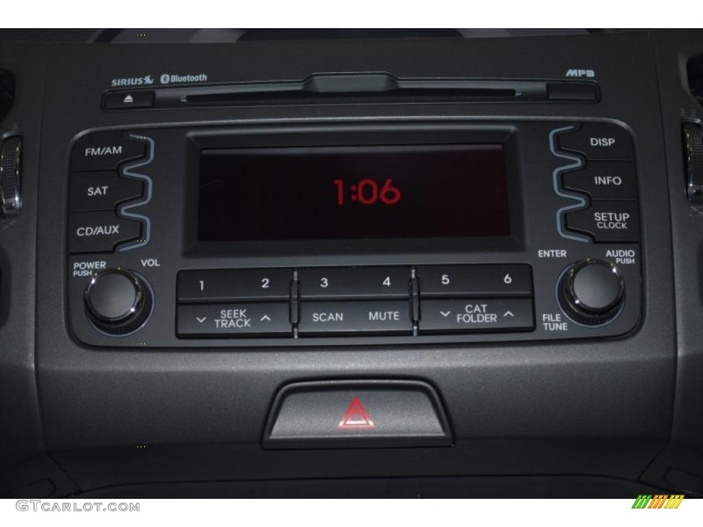 2011 Kia Sportage LX AWD Controls Photo #42397031