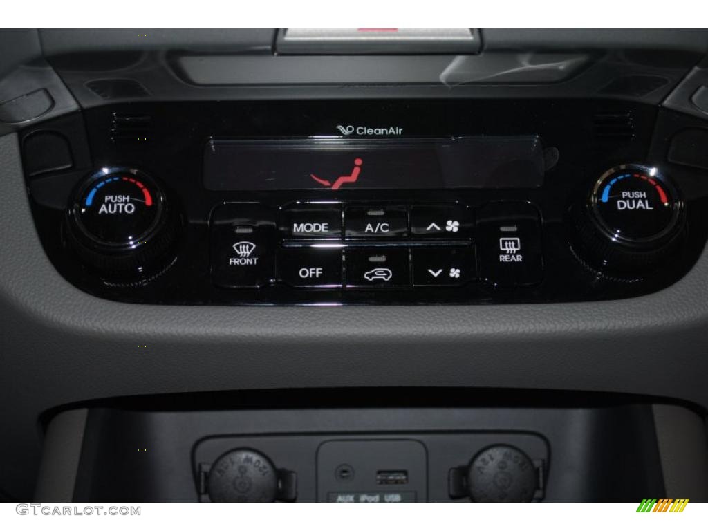 2011 Kia Sportage EX Controls Photo #42397647