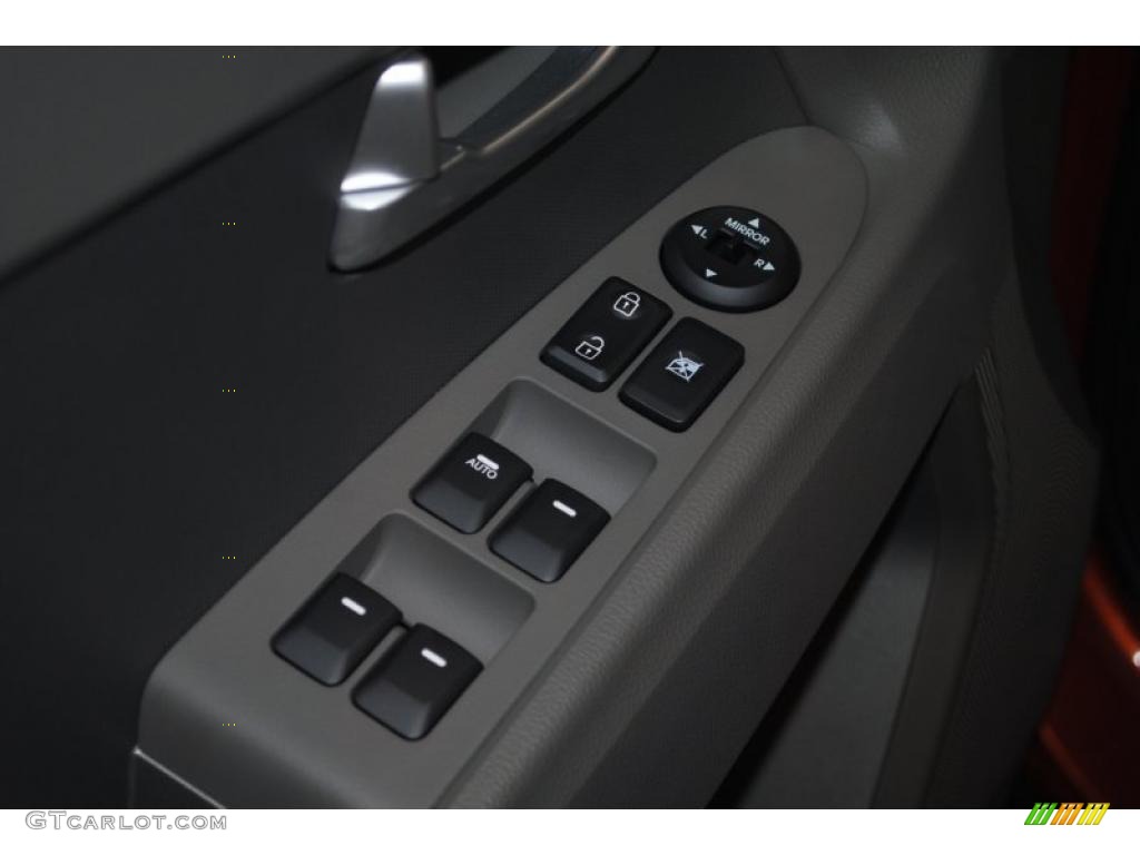 2011 Kia Sportage EX Controls Photo #42397735