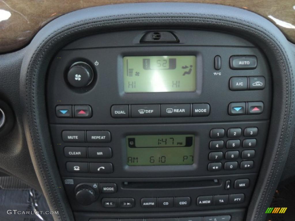 2004 Jaguar S-Type 3.0 Controls Photo #42400375