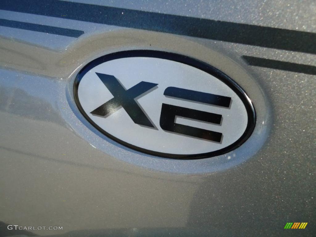 2004 Frontier XE V6 Crew Cab - Radiant Silver Metallic / Gray photo #20