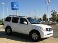 Avalanche White - Pathfinder LE 4x4 Photo No. 3