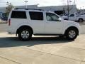 Avalanche White - Pathfinder LE 4x4 Photo No. 4