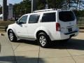Avalanche White - Pathfinder LE 4x4 Photo No. 5