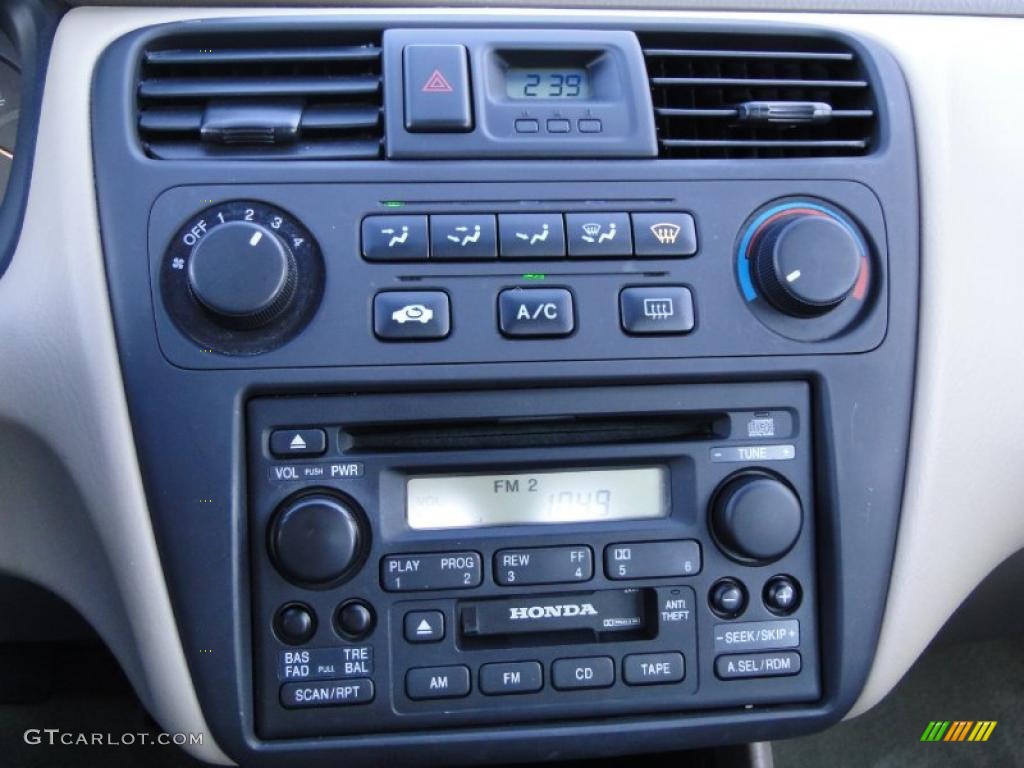 2002 Honda Accord SE Sedan Controls Photo #42404527