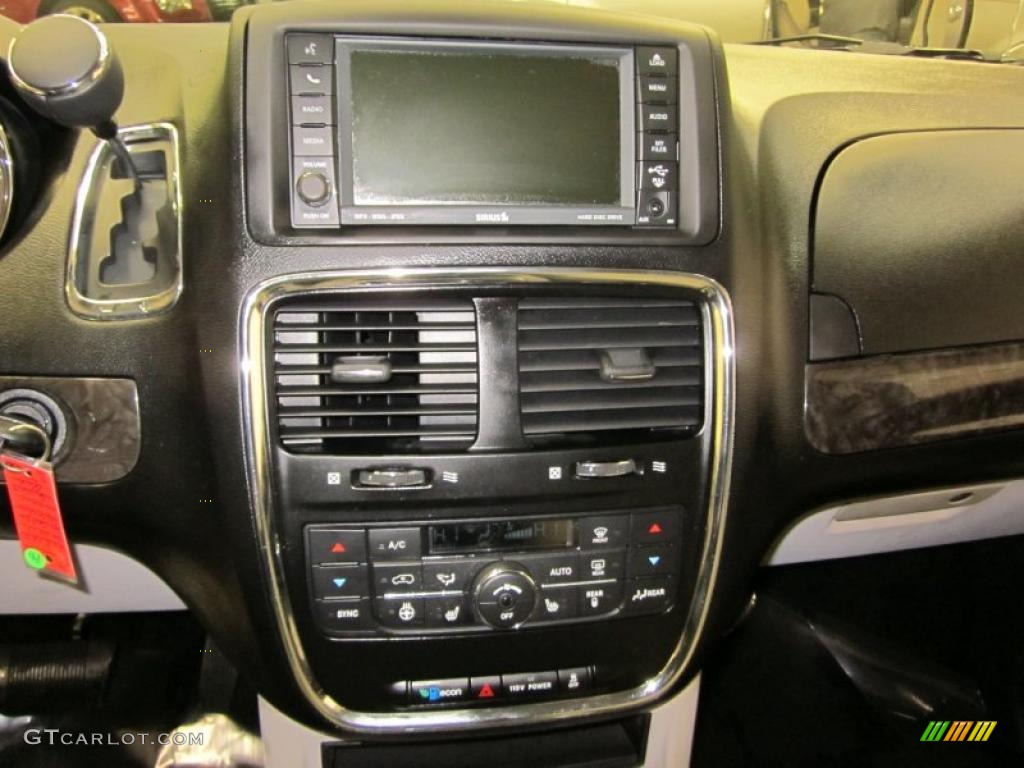 2011 Dodge Grand Caravan Crew Controls Photo #42407163