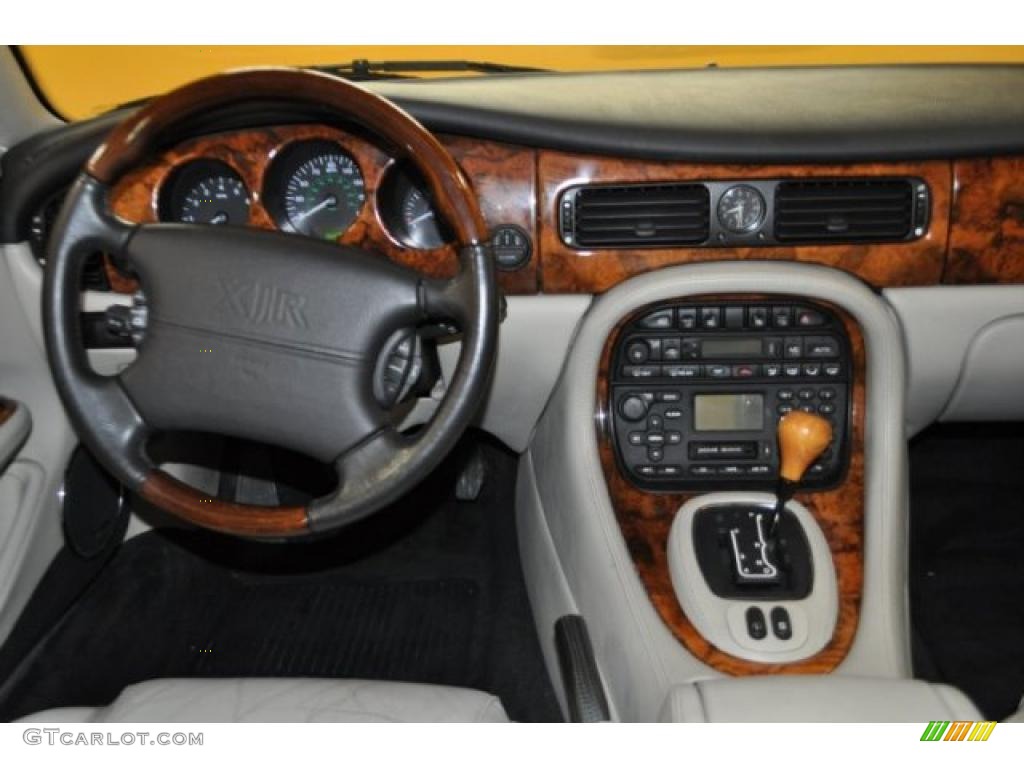 2003 Jaguar XJ XJR Oatmeal Dashboard Photo #42409600