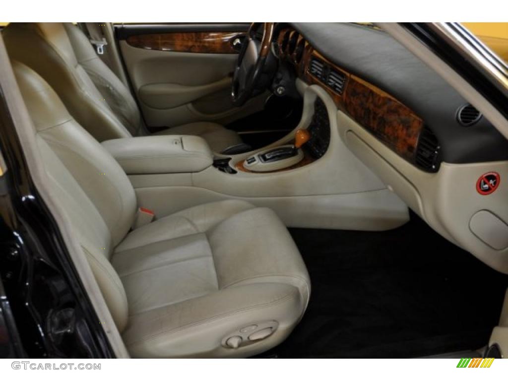Oatmeal Interior 2003 Jaguar XJ XJR Photo #42409736