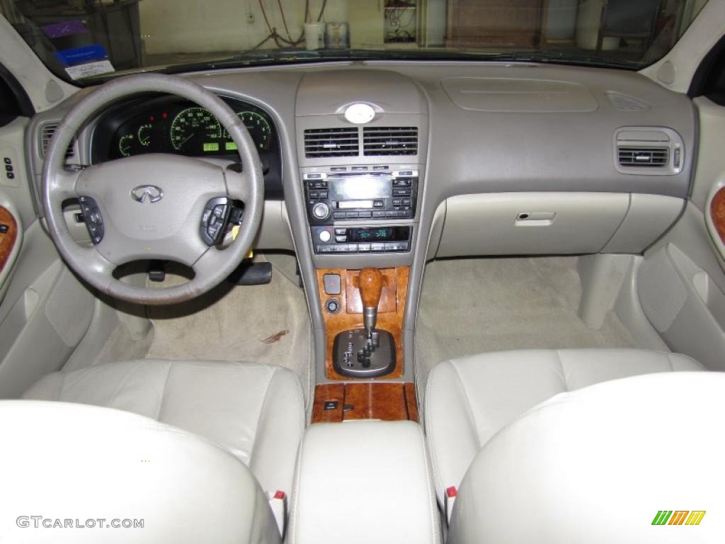 2003 Infiniti I 35 Willow Dashboard Photo #42412796