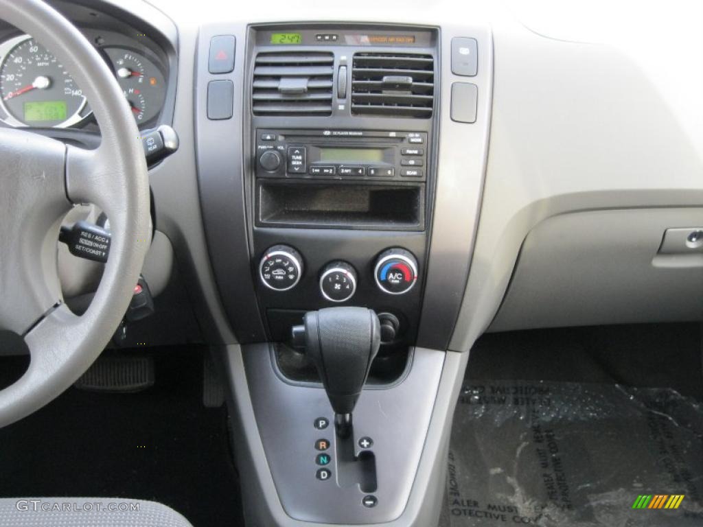2008 Hyundai Tucson GLS Controls Photo #42413640