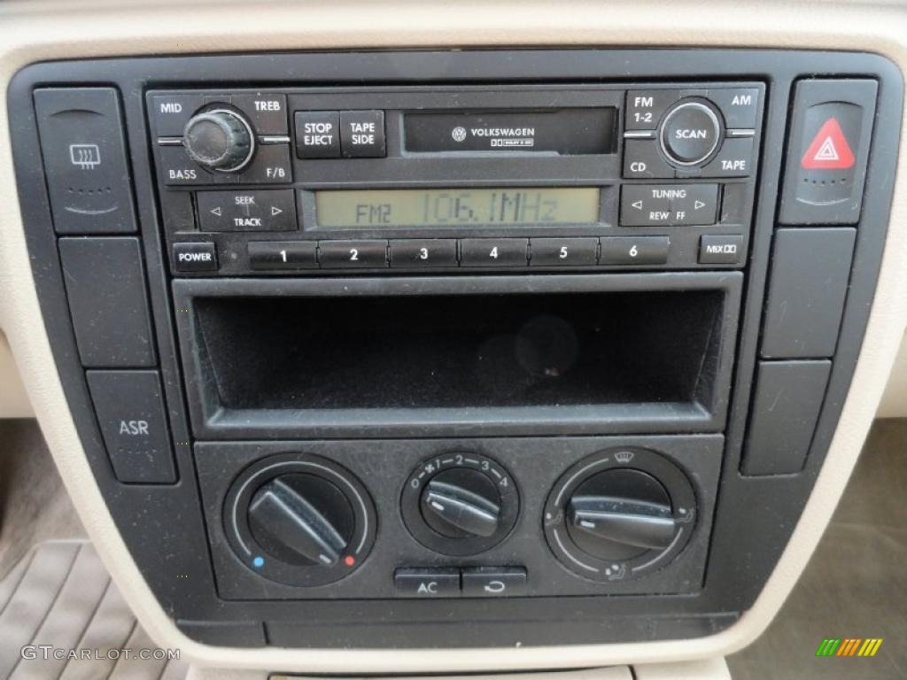 2001 Volkswagen Passat GLS Sedan Controls Photo #42413820