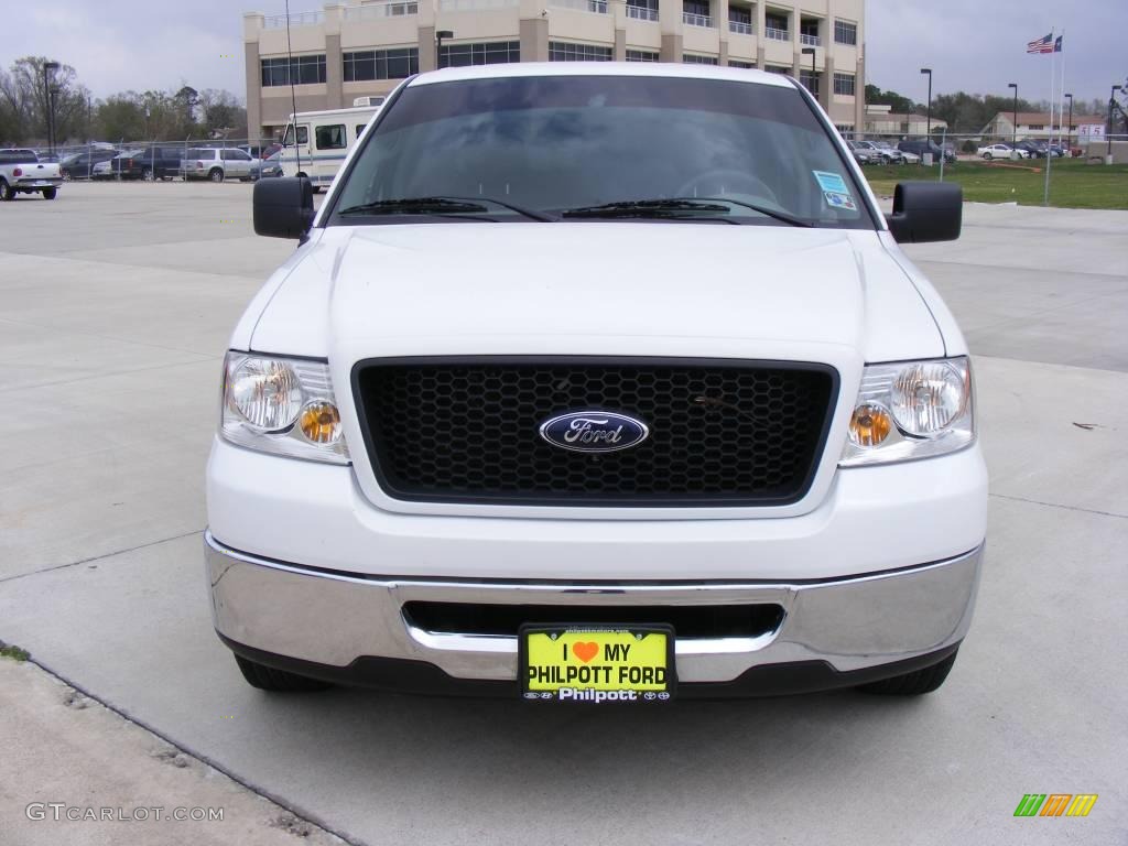 2006 F150 XLT SuperCrew - Oxford White / Medium/Dark Flint photo #3
