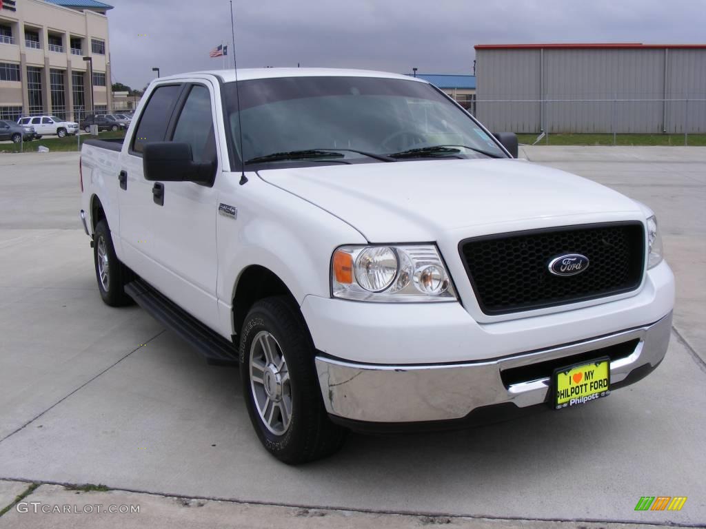 2006 F150 XLT SuperCrew - Oxford White / Medium/Dark Flint photo #4