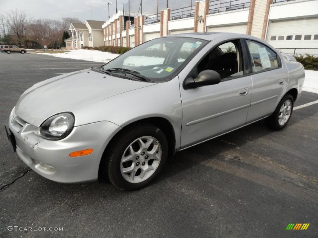 2002 Neon SXT - Bright Silver Metallic / Dark Slate Gray photo #1