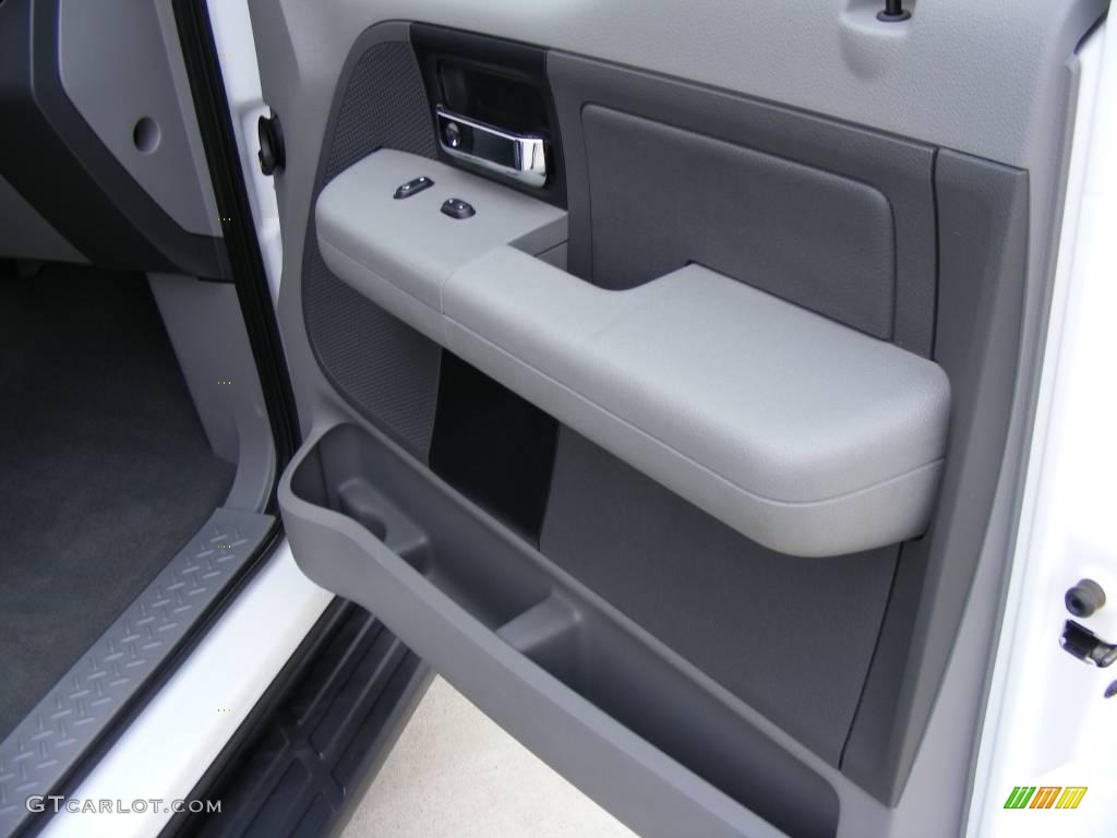 2006 F150 XLT SuperCrew - Oxford White / Medium/Dark Flint photo #22