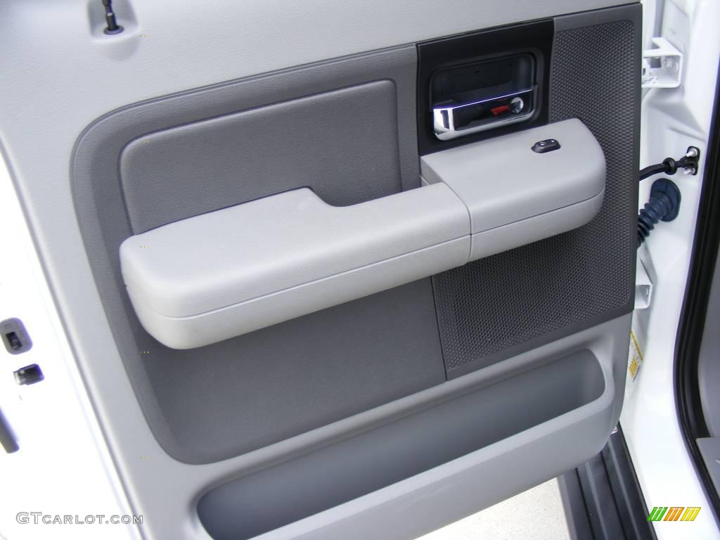 2006 F150 XLT SuperCrew - Oxford White / Medium/Dark Flint photo #27