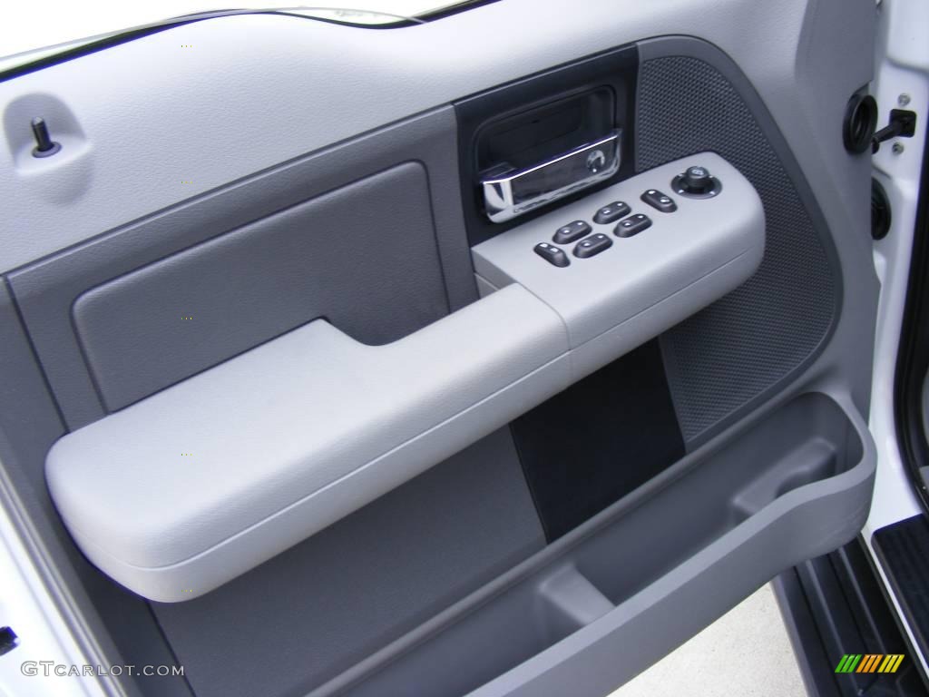 2006 F150 XLT SuperCrew - Oxford White / Medium/Dark Flint photo #29