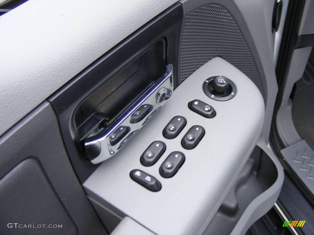 2006 F150 XLT SuperCrew - Oxford White / Medium/Dark Flint photo #30