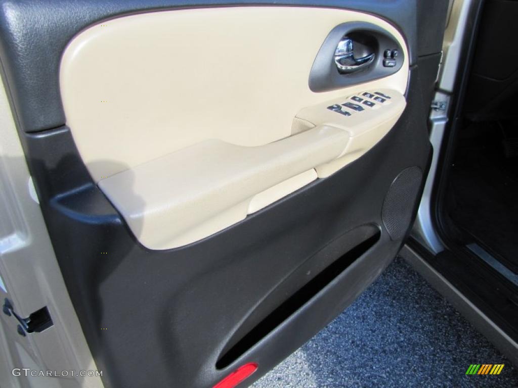 2006 Chevrolet TrailBlazer EXT LT Door Panel Photos