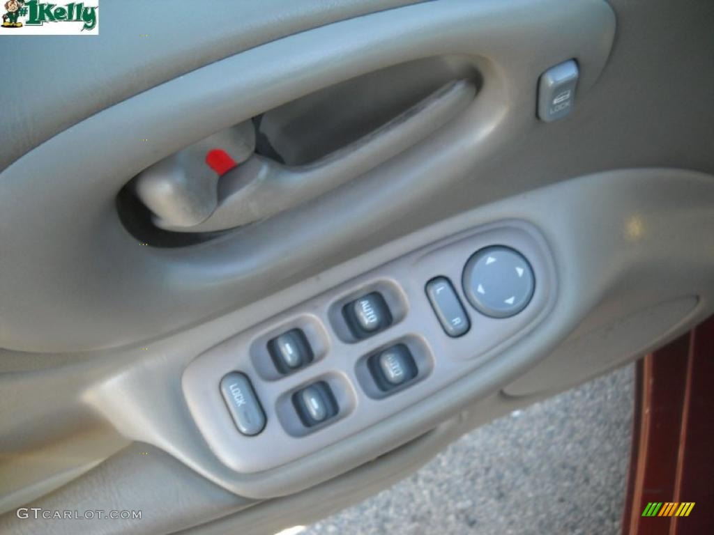 2000 Pontiac Bonneville SE Controls Photo #42425552