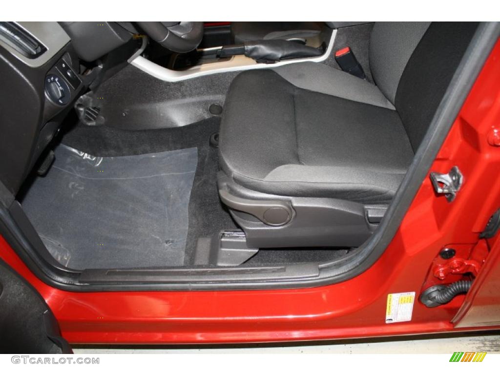 2009 Focus SES Sedan - Sangria Red Metallic / Medium Stone photo #24