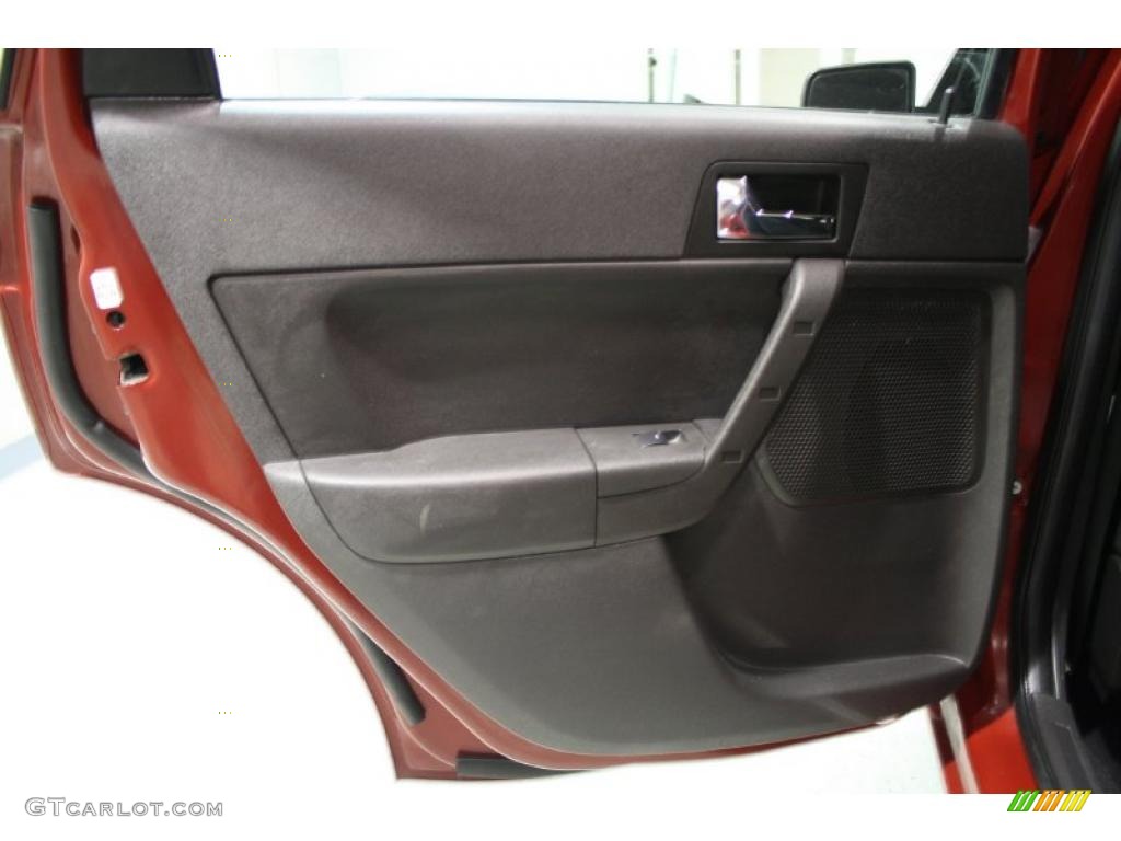2009 Focus SES Sedan - Sangria Red Metallic / Medium Stone photo #31